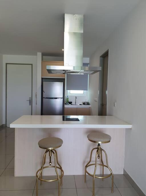 Southbay Seaview A10 #10minqueensbay #15minspice Apartment *