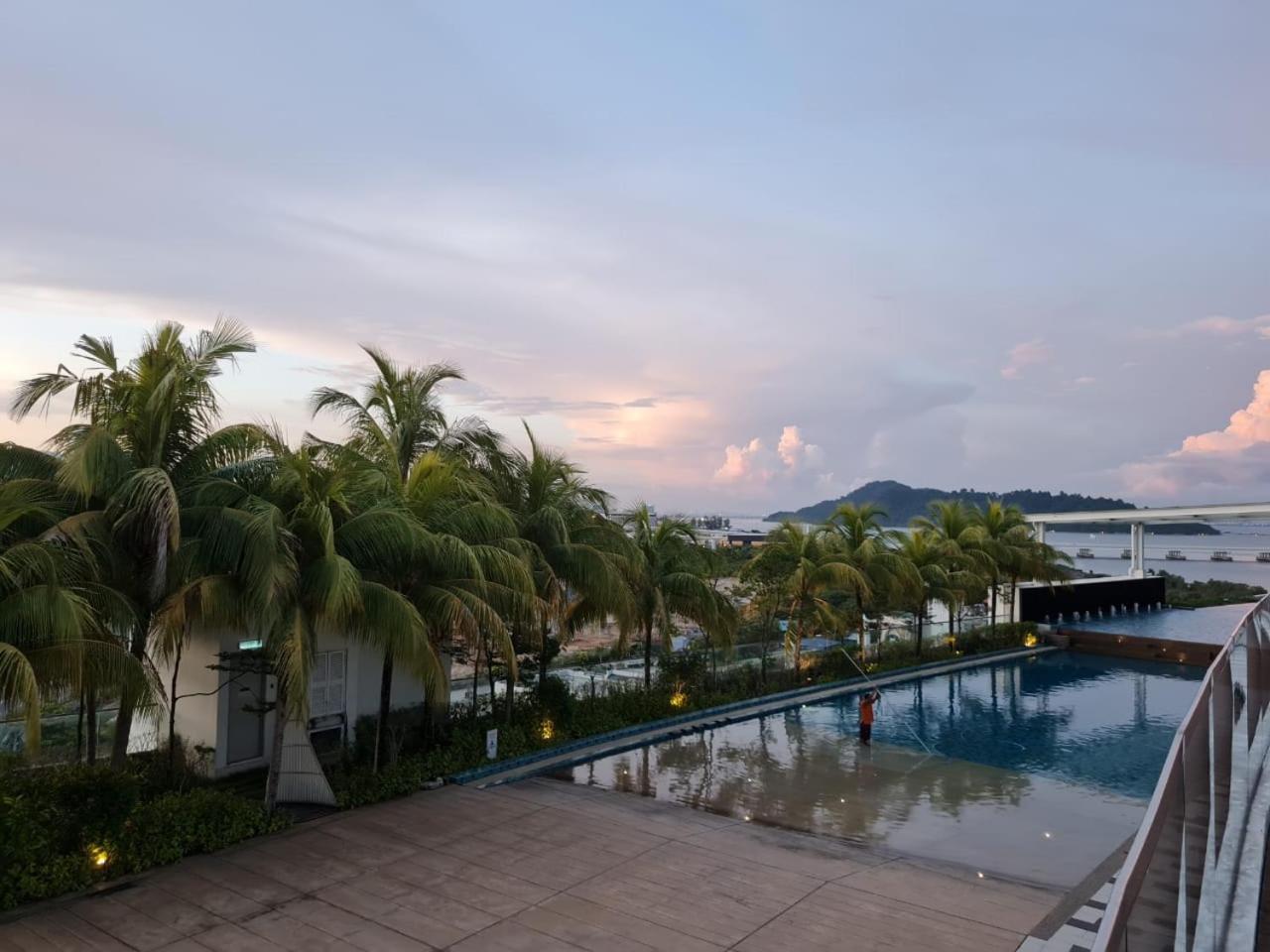 Southbay Seaview A10 #10minqueensbay #15minspice Apartment *
